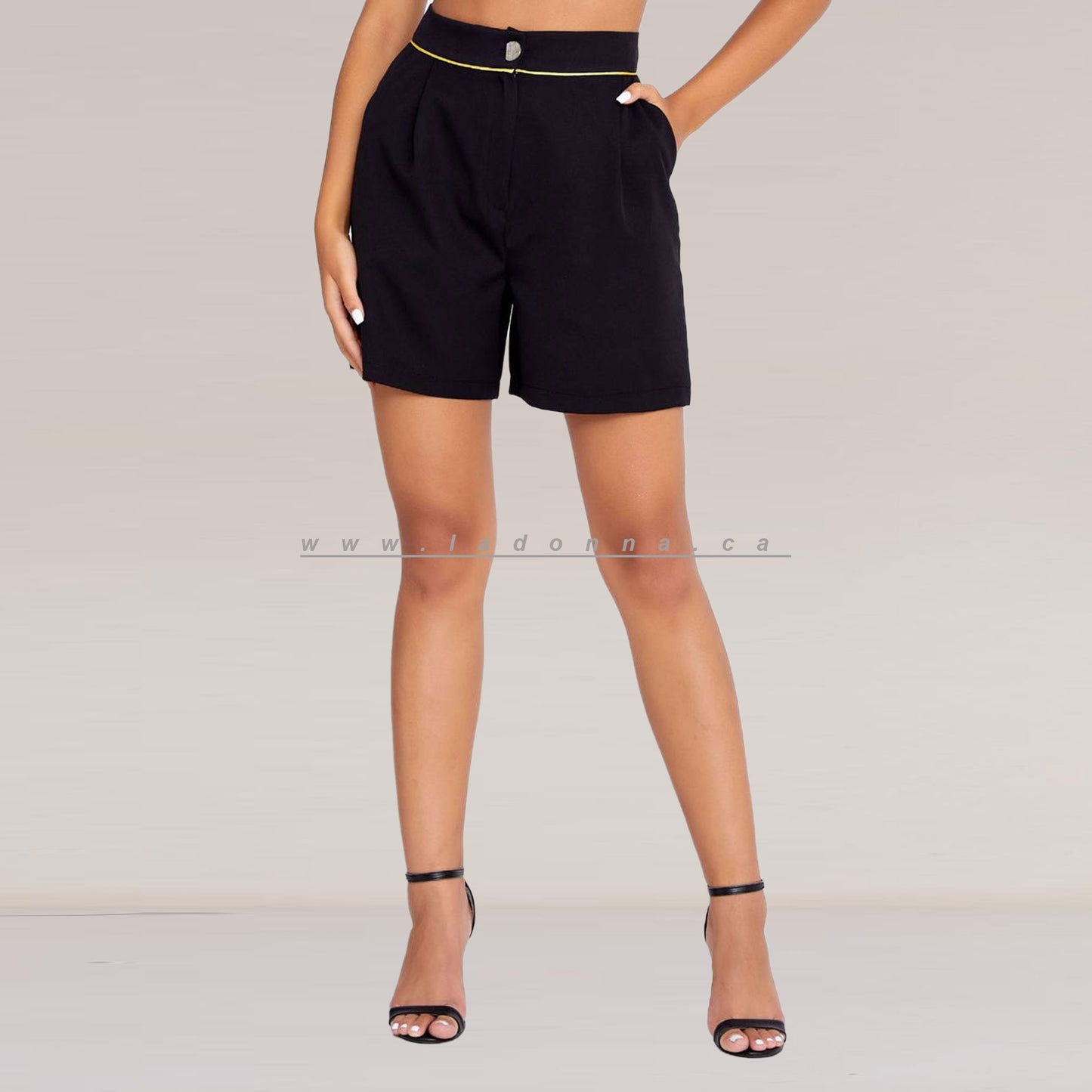 Crepe and stylish Black Shorts with Pockets